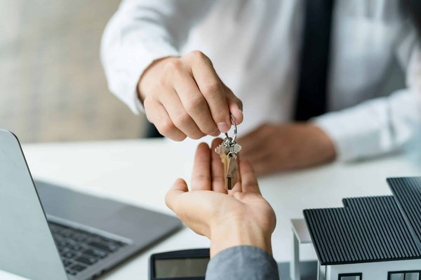 Comparatif: meilleures formations en investissement locatif et mdb